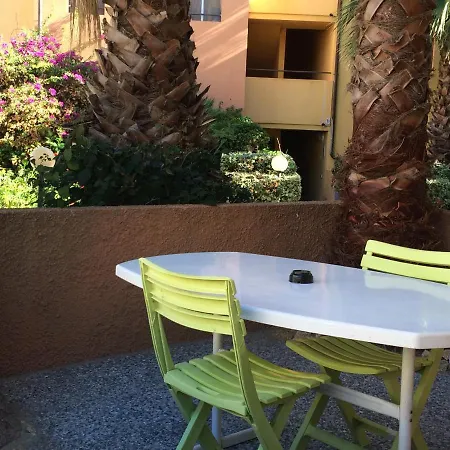 Airport Gateway Suites: Convenient With Pool And Garden Apartment Olbia