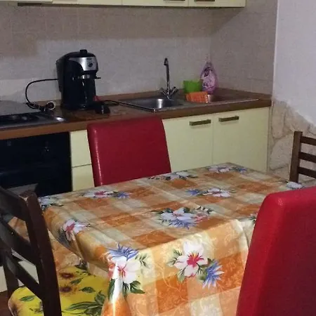 Airport Gateway Suites: Convenient With Pool And Garden Apartment Olbia
