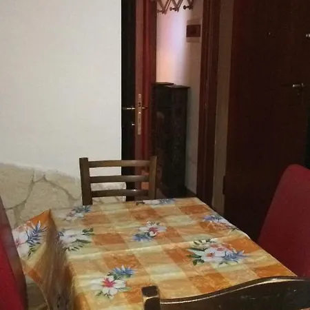 Airport-Port-Commercial Center-Veranda&Garden-60mq-Giallo