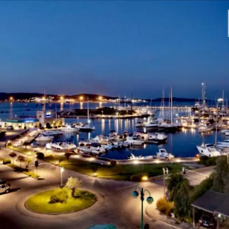 Airport-Port-Commercial Center-Veranda&Garden-60mq-Giallo Apartment *